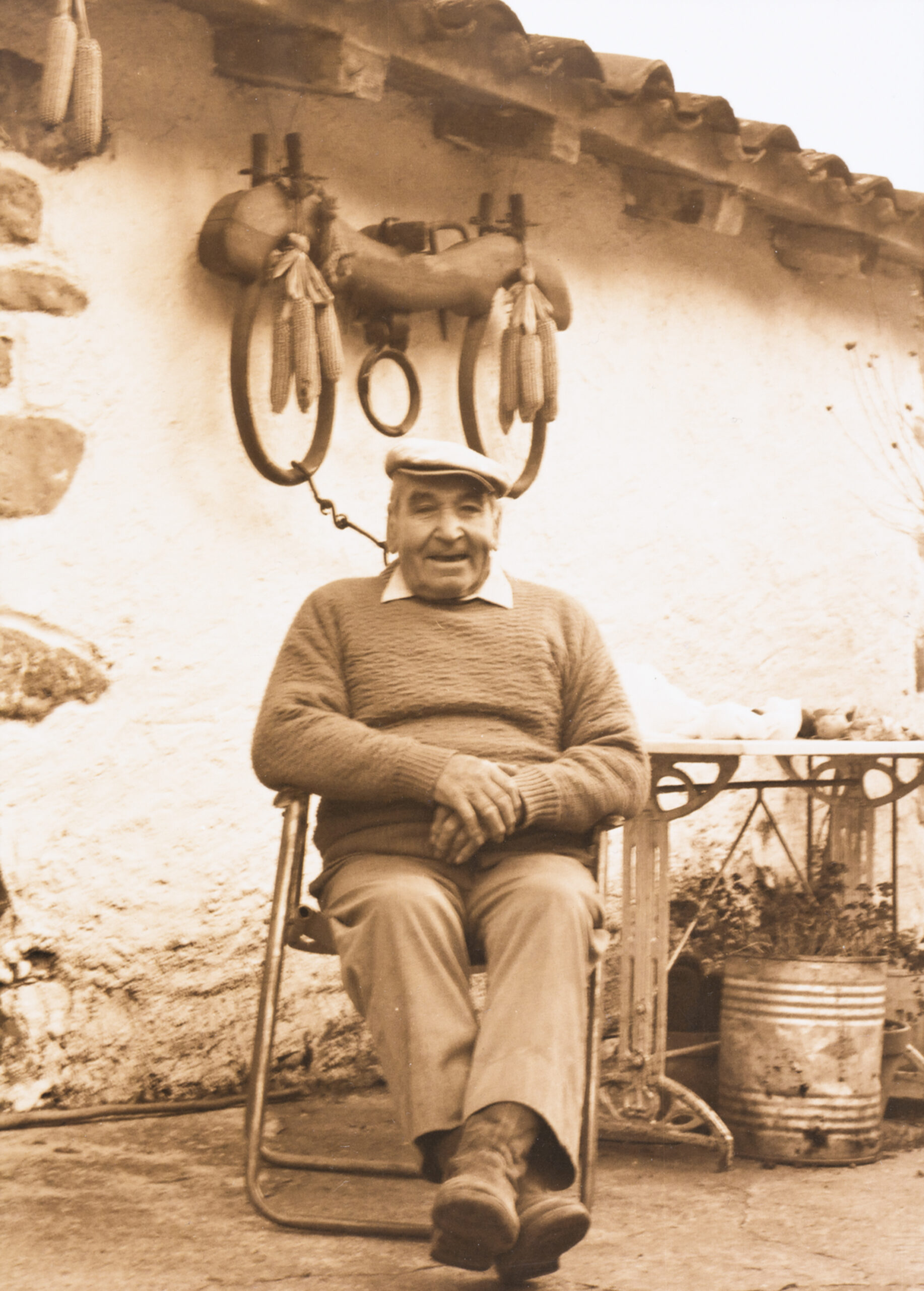 Joan Bosch i Cros, Surracans (Beget, 1912 - Sant Privat d’en Bas, 2008). Dana Carrillo, 1992. Arxiu del Grup de Recerca Folklòrica de la Garrotxa.