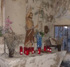 Imatge de Sant Joan a l'altar de l'ermita. Josep Garcia i Miràngels. Arxiu del GRFG.