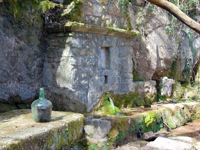 La Font del costat de l'ermita dedicada a Sant Joan Baptista. Bloc: Goigs i devocions populars. Arxiu del GRFG.