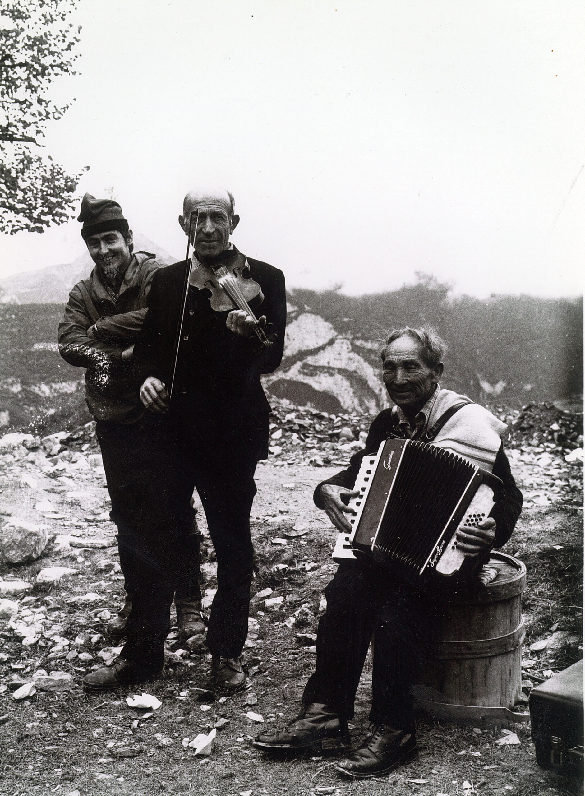 Peret Blanc de Beget i Fonso de Lliurona (Arxiu del Grup de Recerca Folklòrica de la Garrotxa - Fons família Renart Quintana).