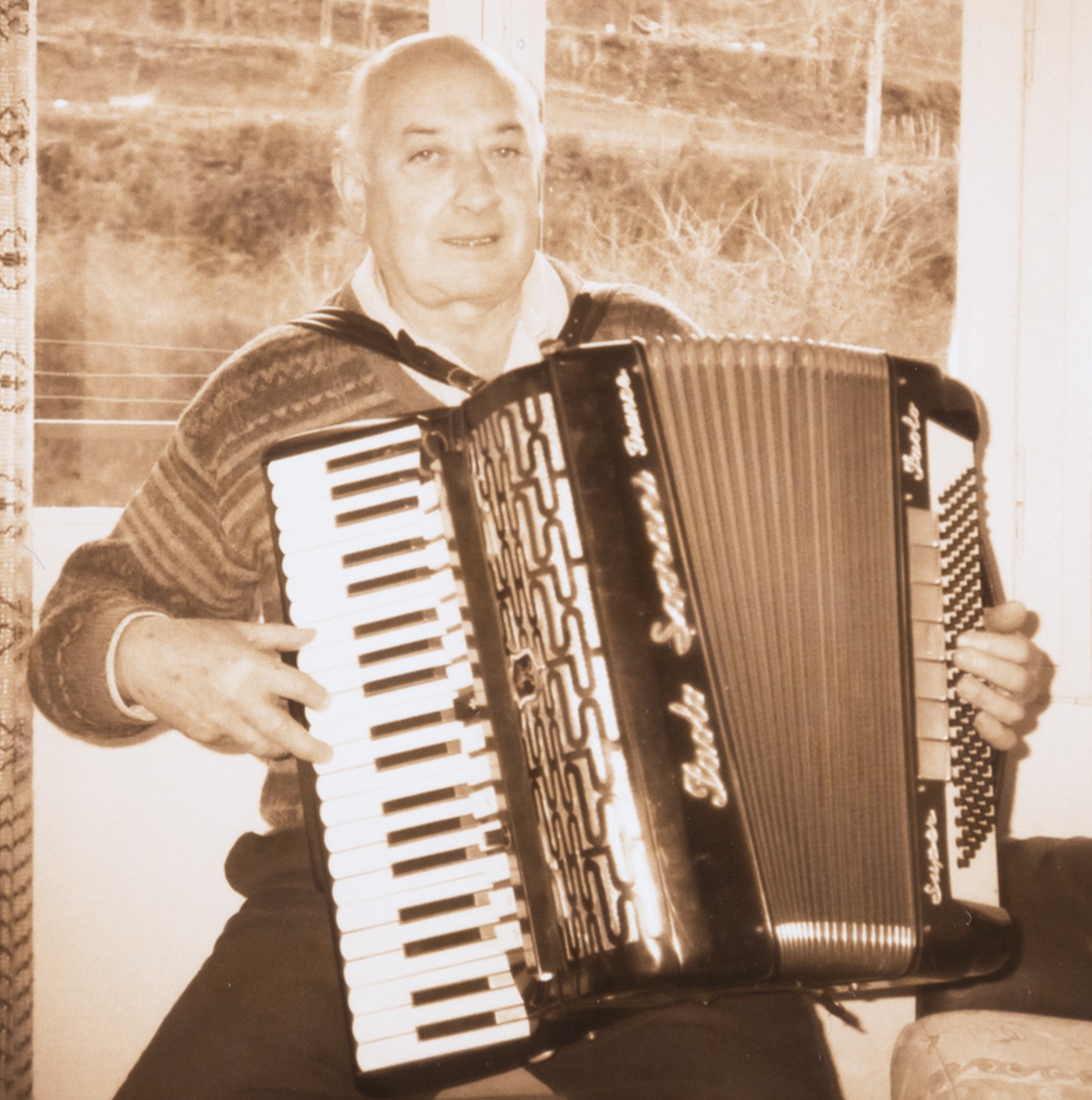 En Llu&iacute;s Perramon i Vilanova, l'any 1997 (Grup de Recerca Folkl&ograve;rica de la Garrotxa - Josep Garcia)